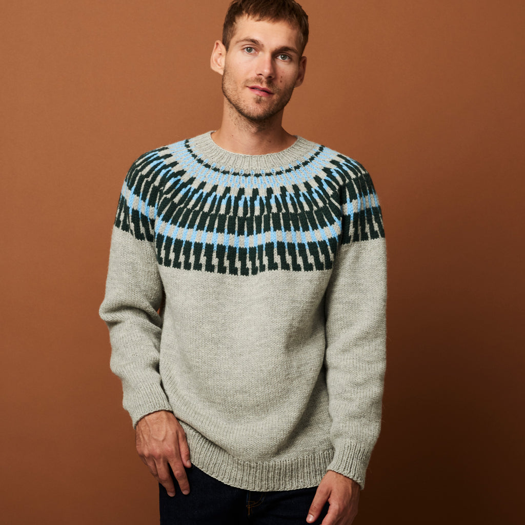 RØST STRIK SWEATER